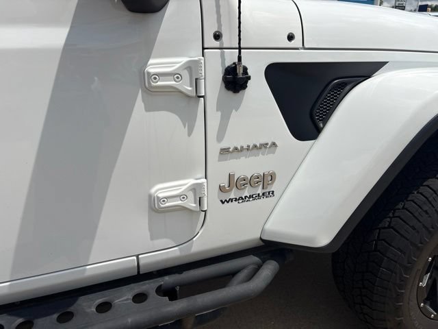 Used 2018 Jeep Wrangler Unlimited Sahara w/ LED Lighting Group AWD/4WD image 39