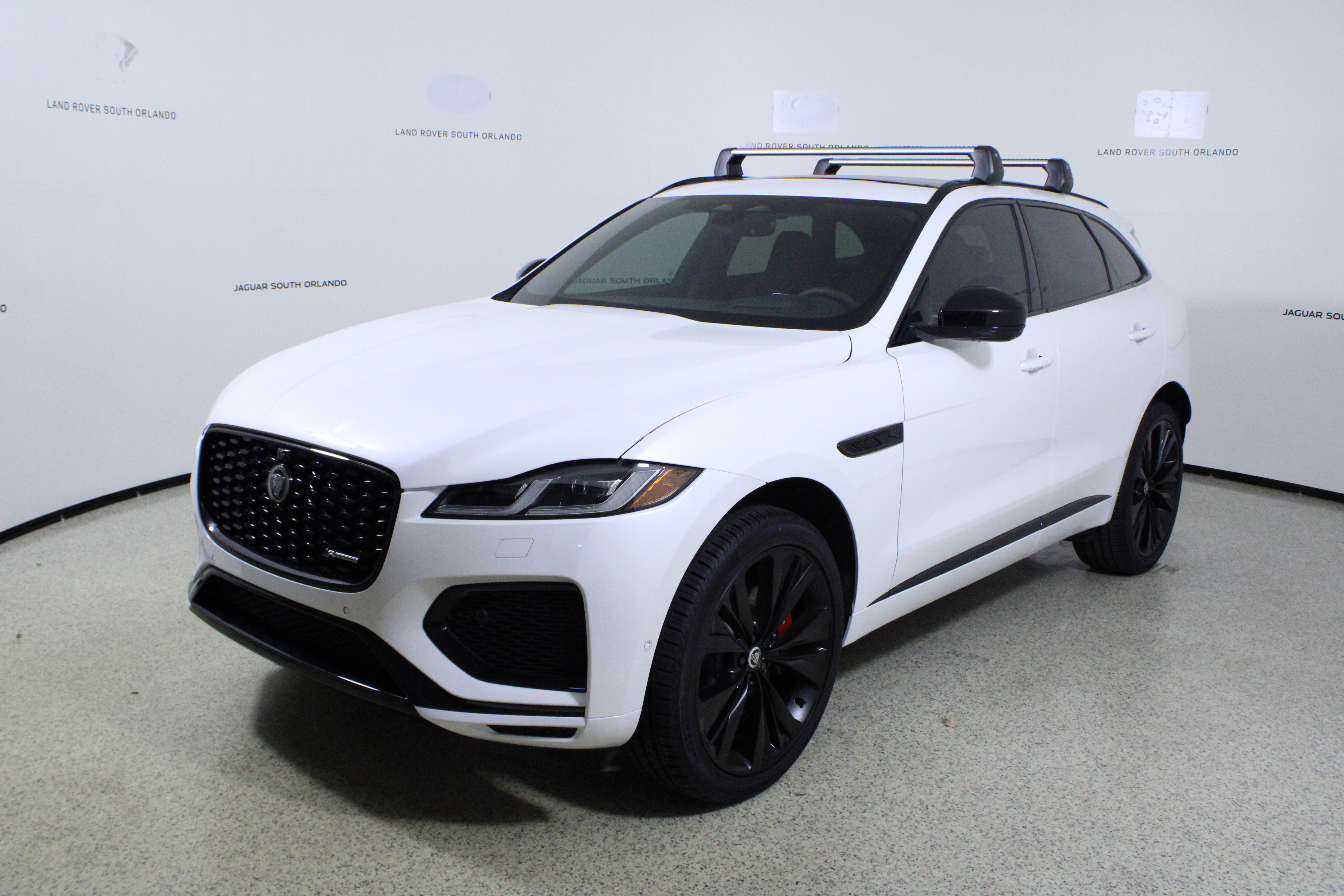 New 2025 Jaguar F-PACE R-Dynamic S image 4