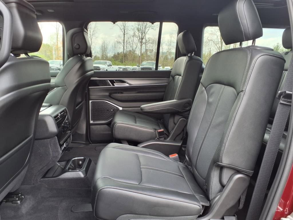 New 2025 Jeep Wagoneer Series II w/ Convenience Group I image 11