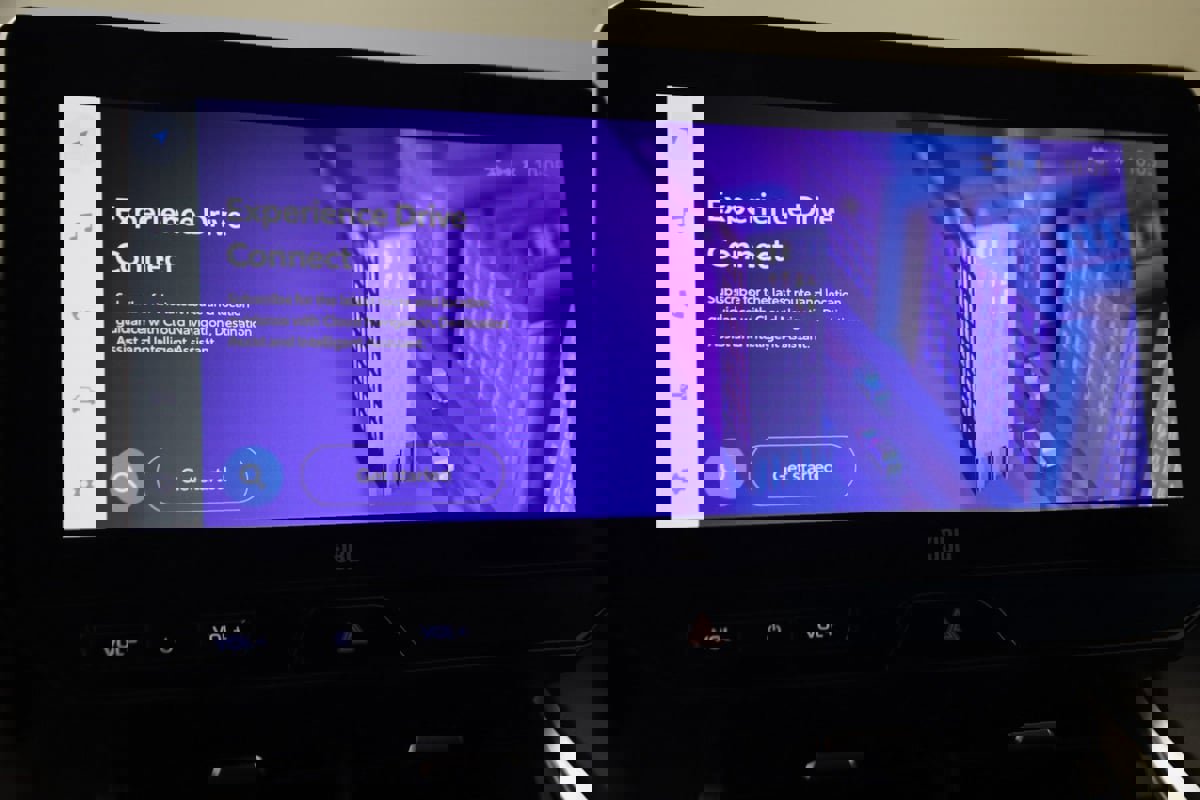 Used 2023 Toyota Venza XLE image 9