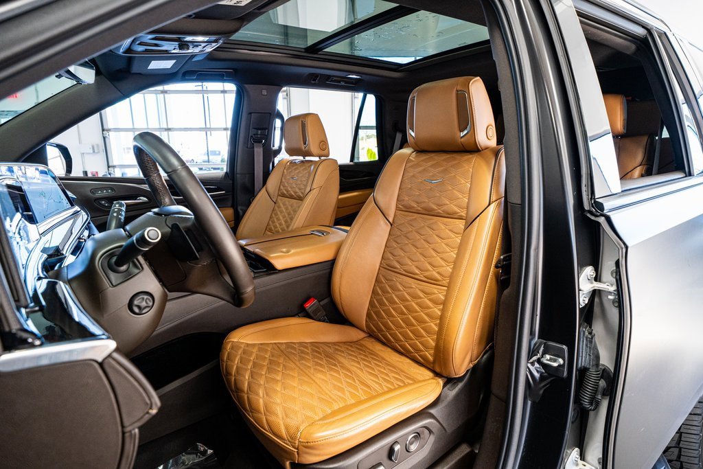 Used 2021 Cadillac Escalade Sport w/ Driver Assist Tech Package image 38