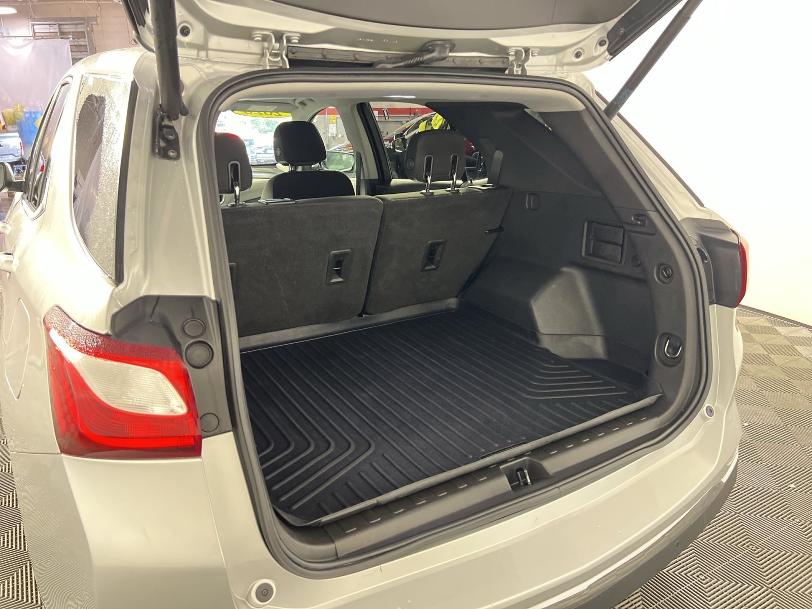 Used 2020 Chevrolet Equinox LT AWD/4WD image 25