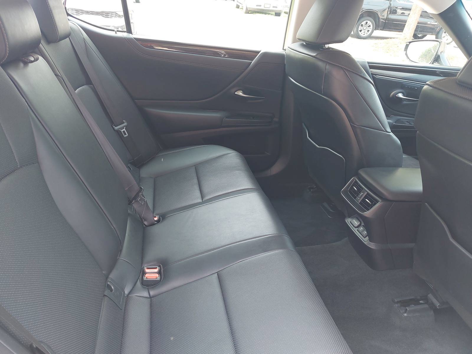 Used 2019 Lexus ES 300h w/ Premium Package FWD image 13