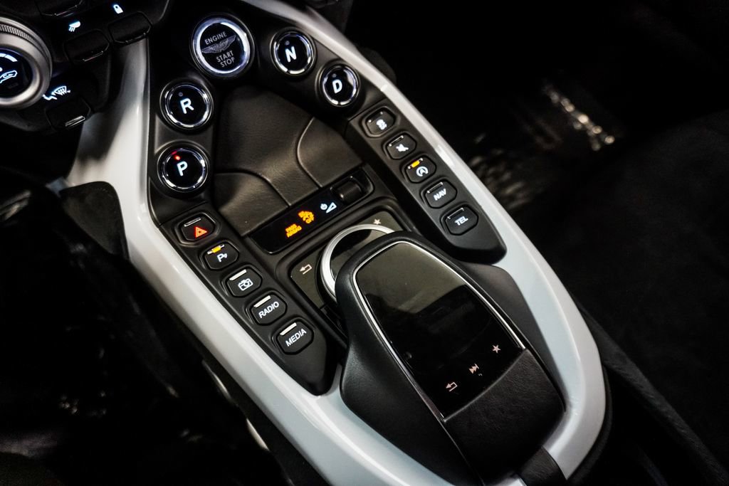 Used 2019 Aston Martin V8 Vantage Coupe image 20