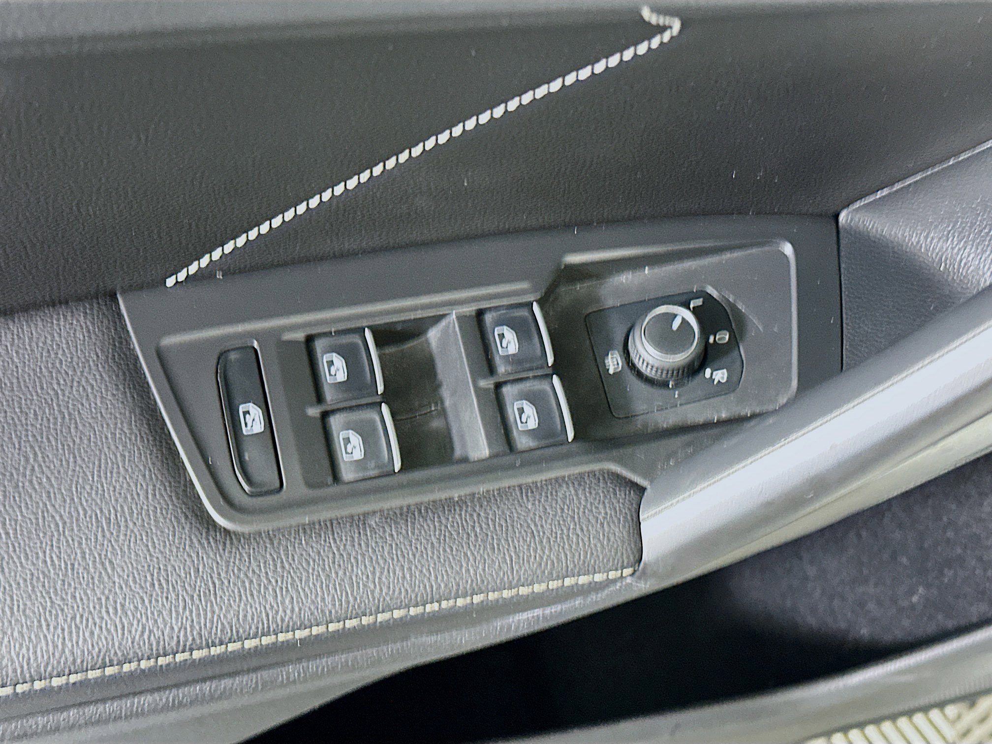 Used 2023 Volkswagen Tiguan SE image 15