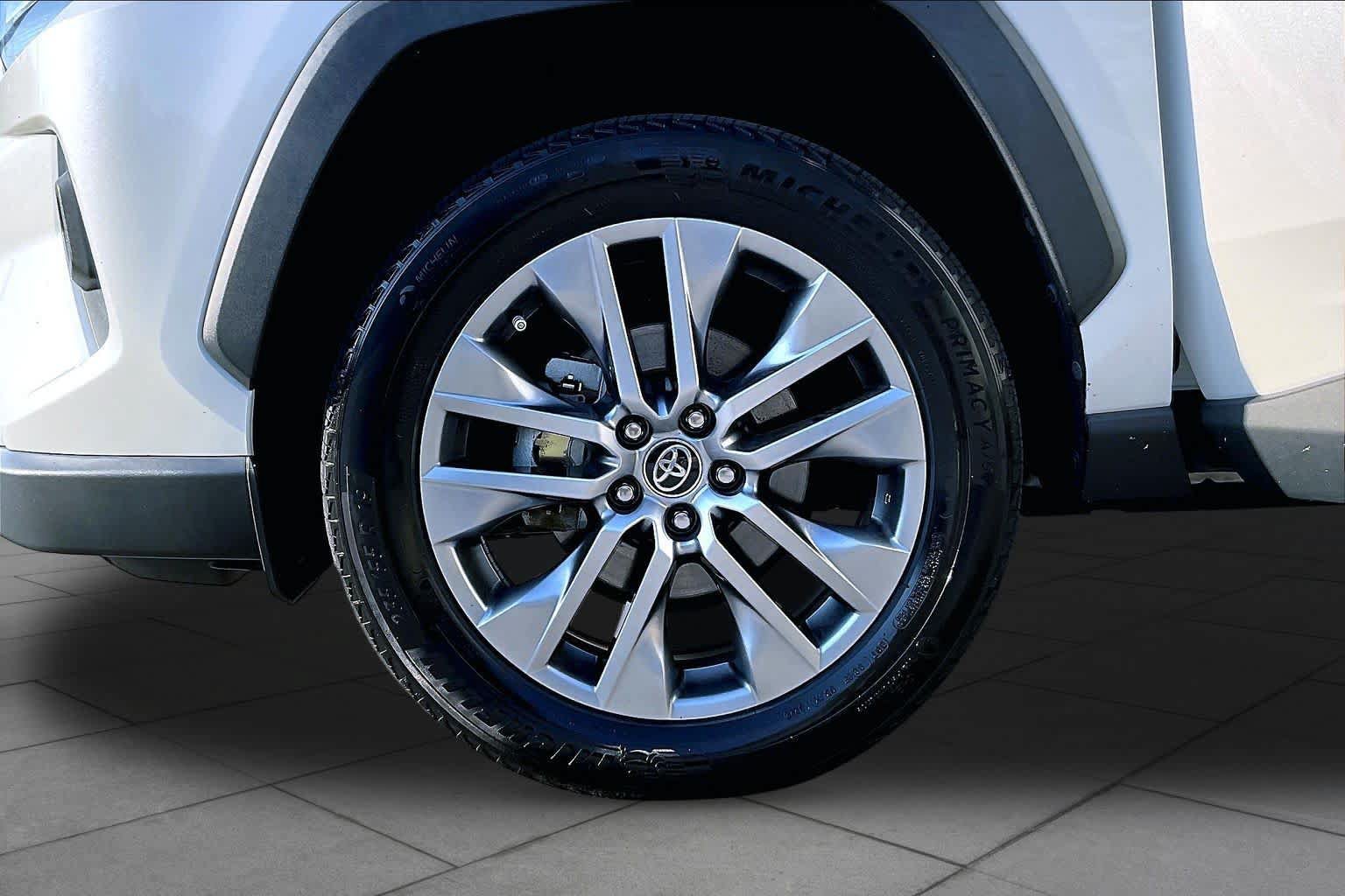Used 2022 Toyota RAV4 XLE Premium FWD image 11