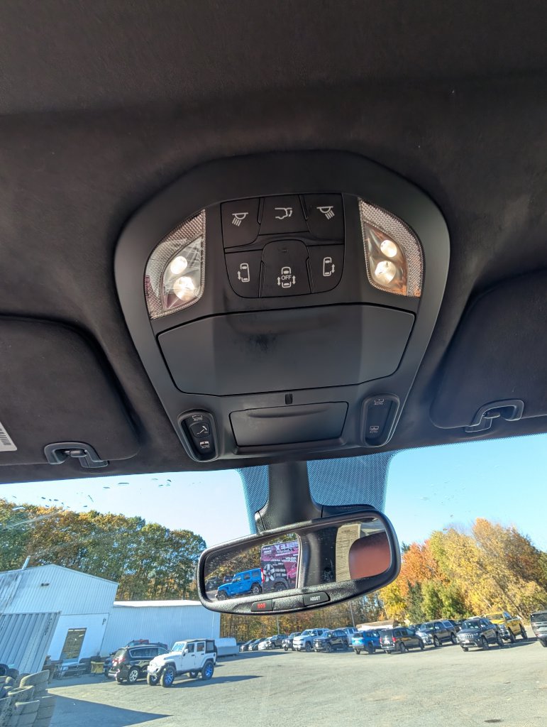 Used 2025 Chrysler Pacifica Pinnacle AWD/4WD image 26