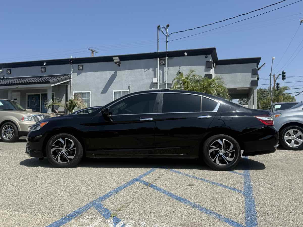 Used 2017 Honda Accord LX image 4