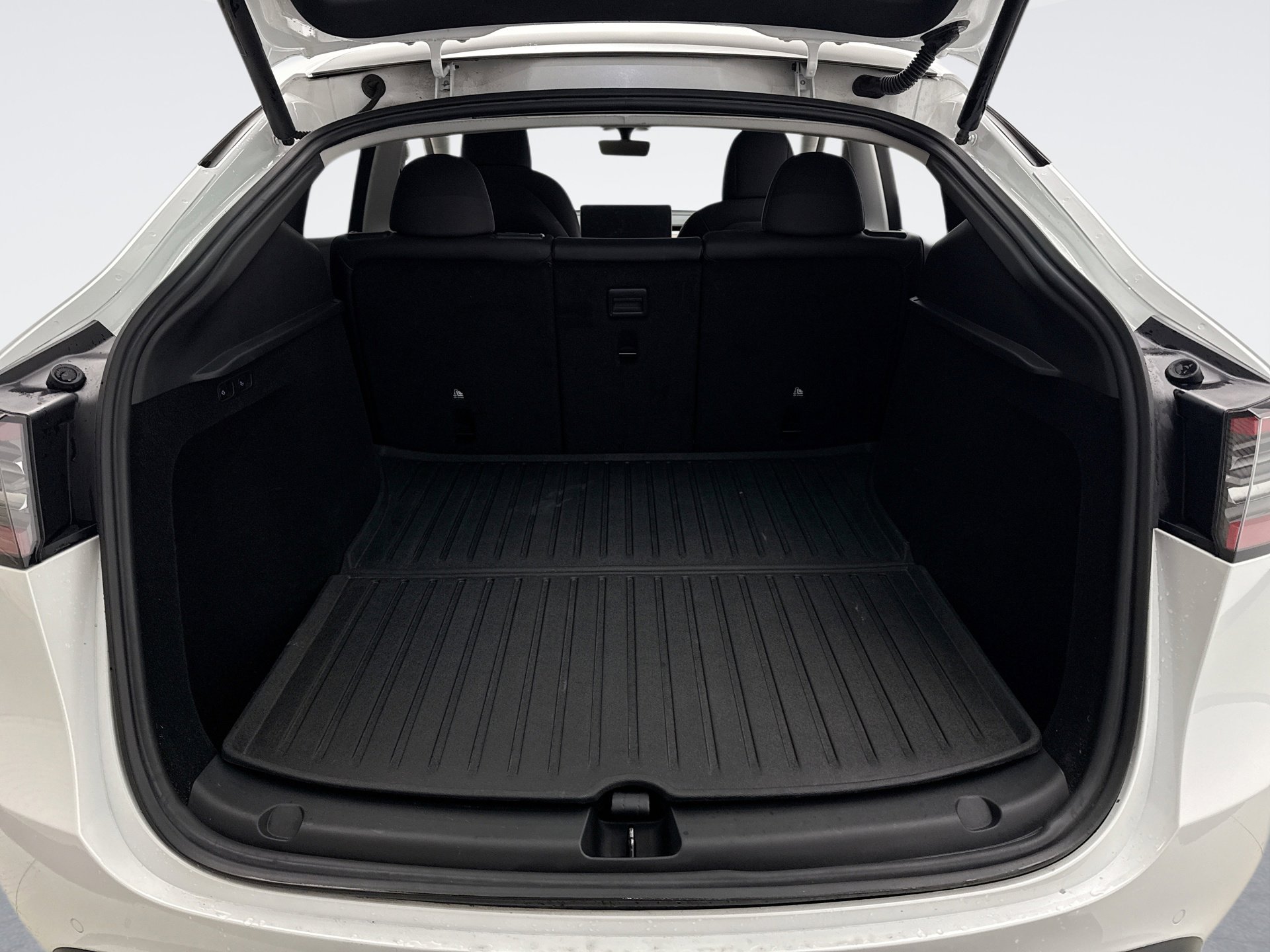 Used 2022 Tesla Model Y Long Range image 19