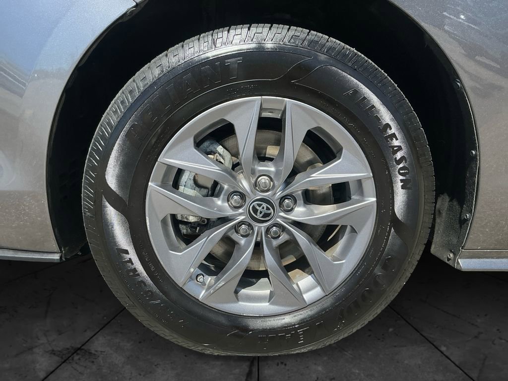 Used 2024 Toyota Sienna LE image 15
