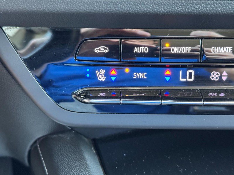 Used 2021 Buick Envision Avenir AWD/4WD image 22