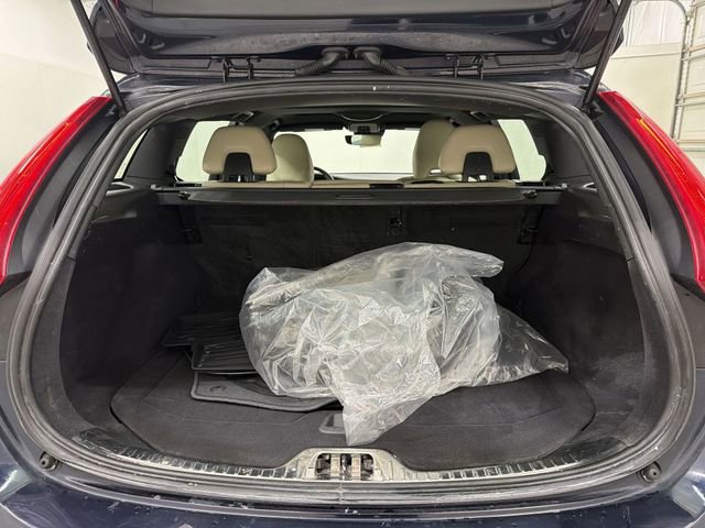 Used 2017 Volvo V60 T5 Premier w/ Convenience Package image 15