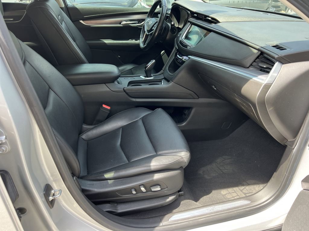Used 2018 Cadillac XT5 Luxury w/ Driver Awareness Package image 10