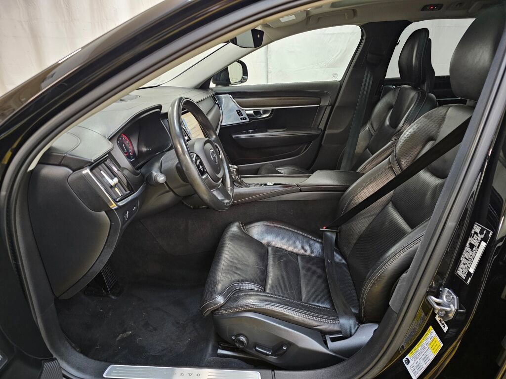Used 2017 Volvo V90 T6 Cross Country image 21
