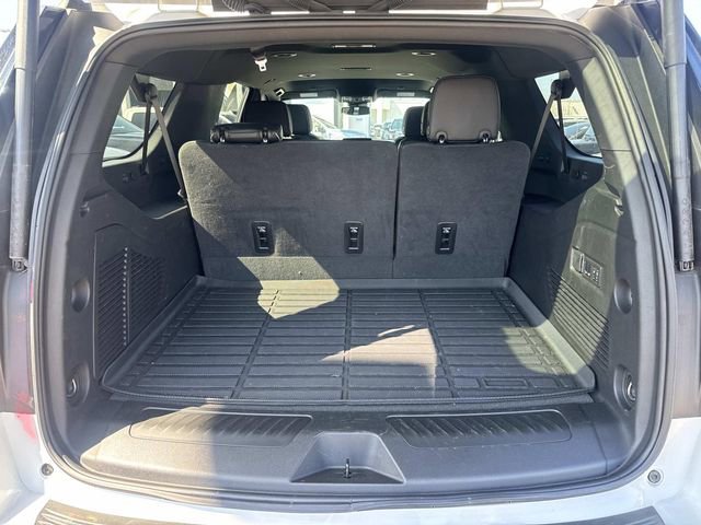 Used 2024 GMC Yukon XL SLT w/ SLT Luxury Package image 10