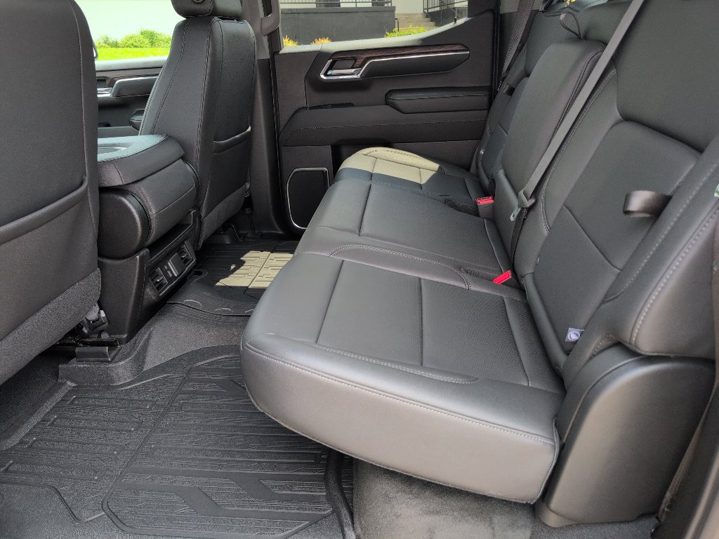 Used 2024 GMC Sierra 1500 SLT image 15