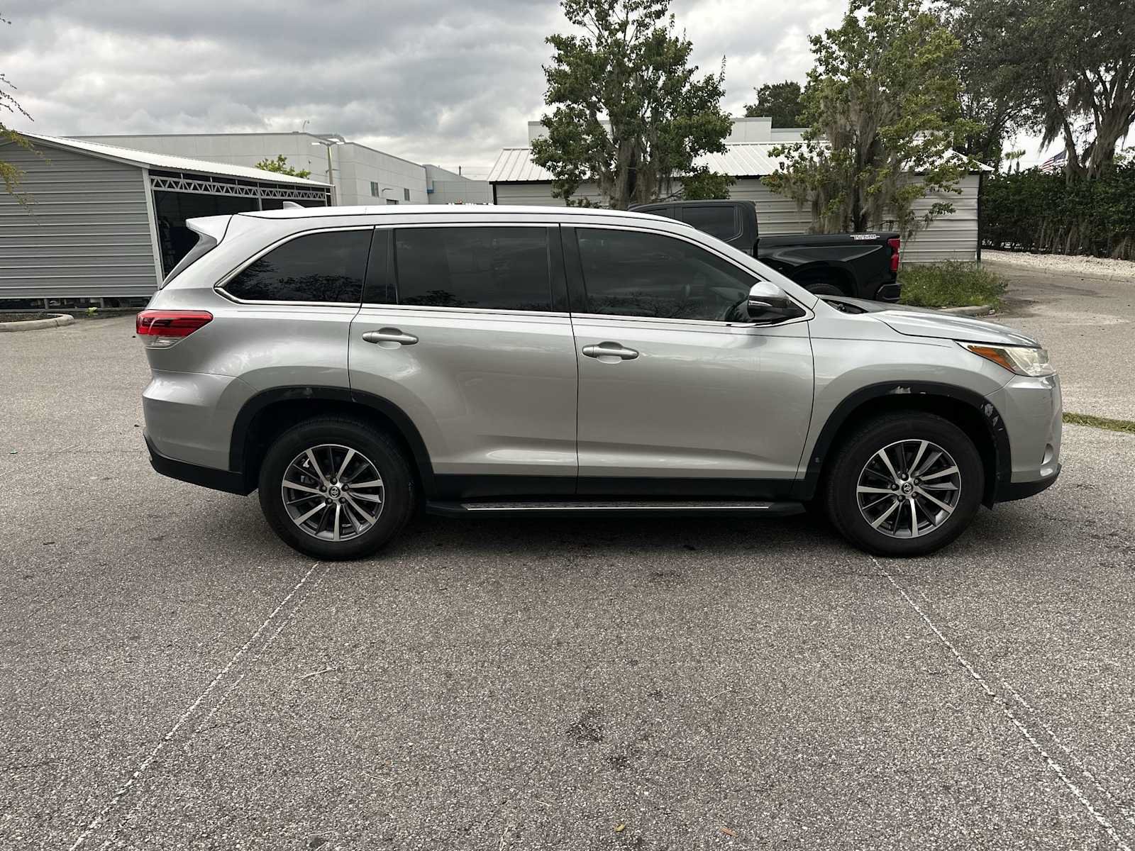 Used 2019 Toyota Highlander XLE FWD image 7