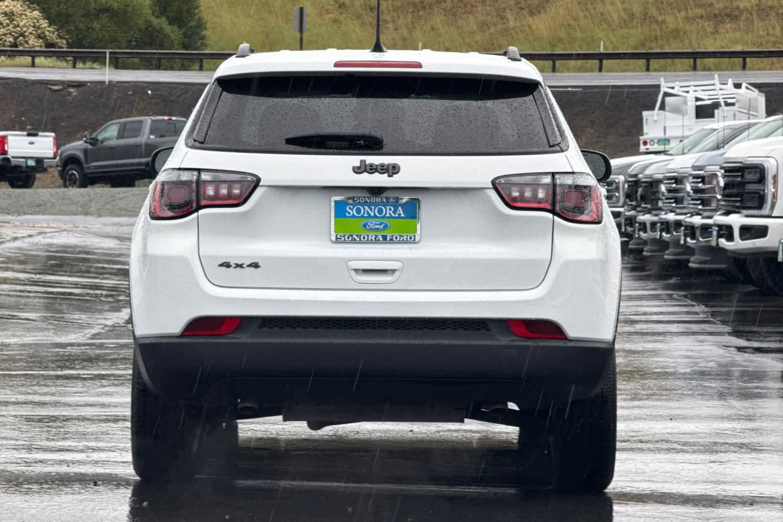Used 2025 Jeep Compass Latitude w/ Altitude Special Edition AWD/4WD image 5