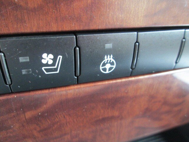 Used 2012 RAM 1500 Laramie w/ Protection Group AWD/4WD image 18