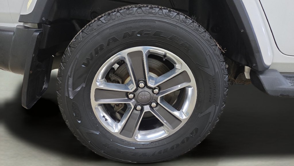 Used 2018 Jeep Wrangler Unlimited Sahara w/ Safetytec Group AWD/4WD image 32