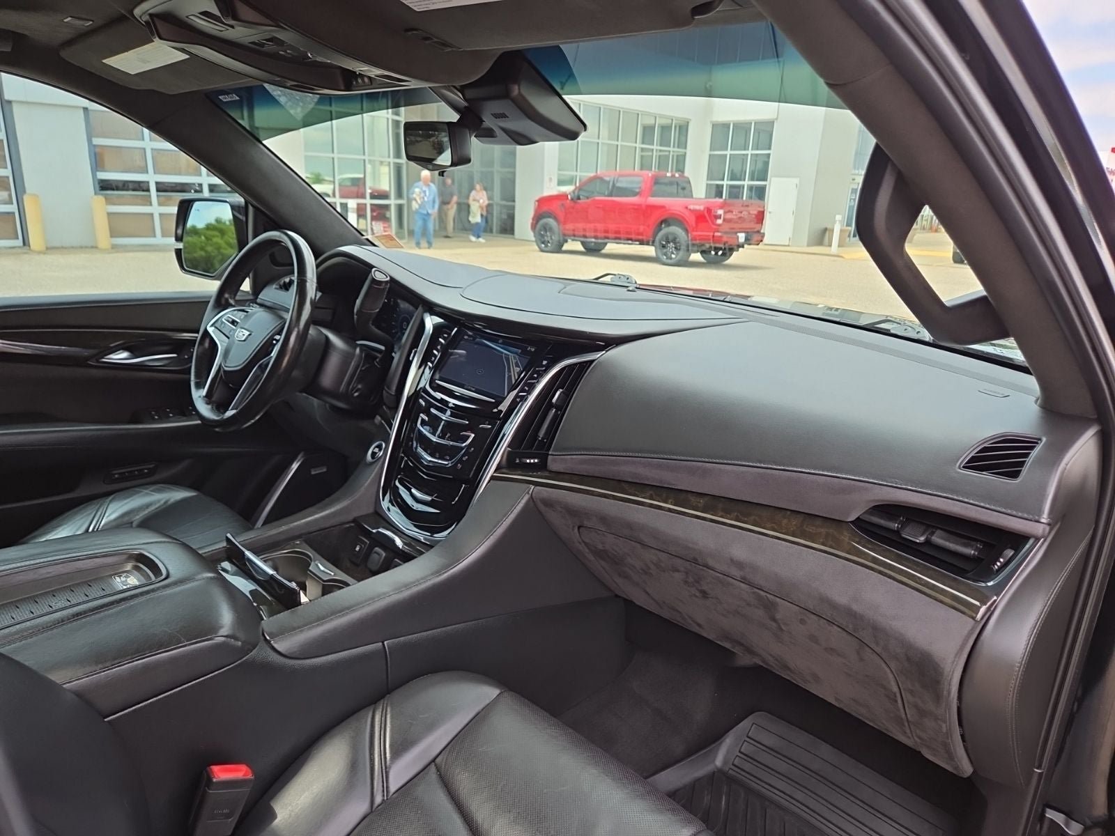 Used 2017 Cadillac Escalade Platinum AWD/4WD image 32