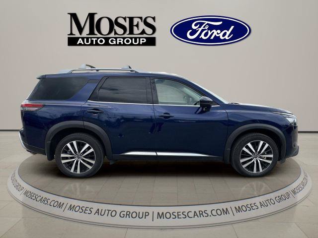 Used 2025 Nissan Pathfinder Platinum w/ Cargo Package FWD image 2