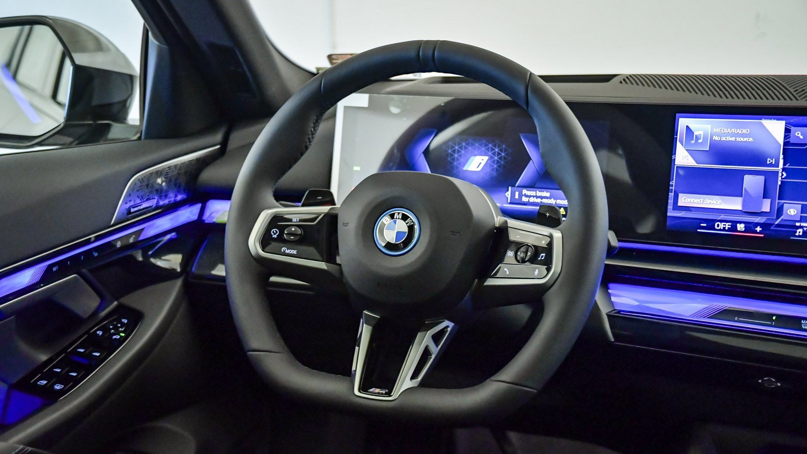 New 2026 BMW 550e xDrive w/ Executive Package image 14