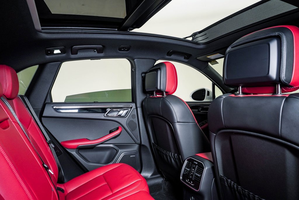 Certified 2025 Porsche Macan image 16