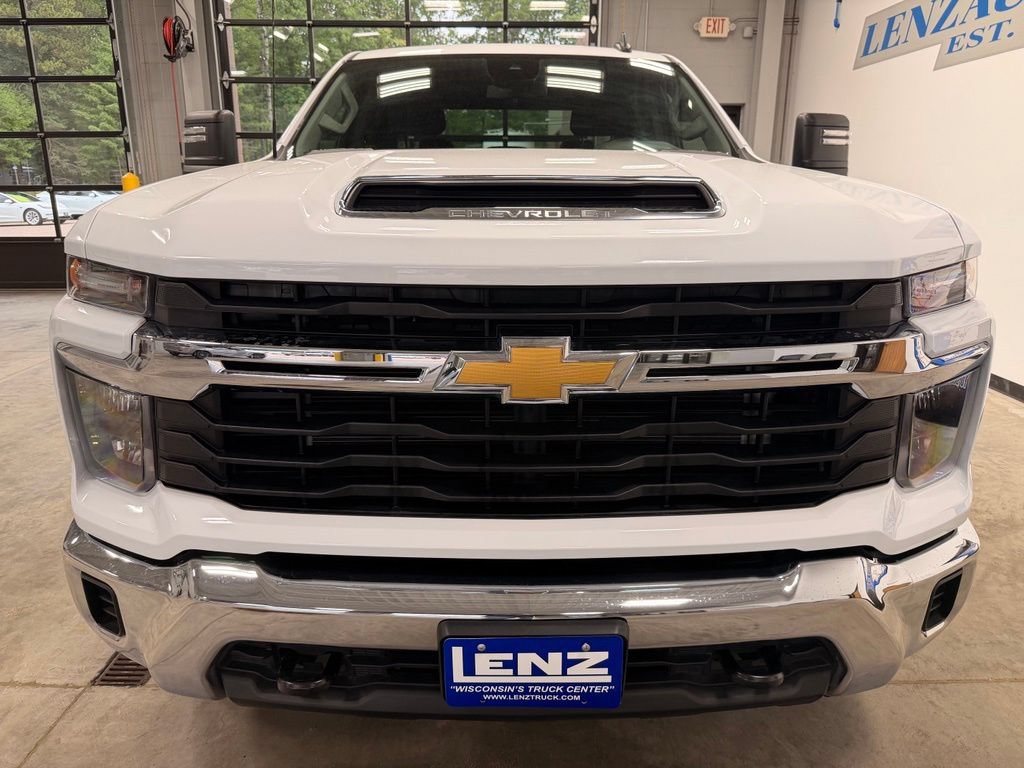 Used 2026 Chevrolet Silverado 2500 LT AWD/4WD image 3