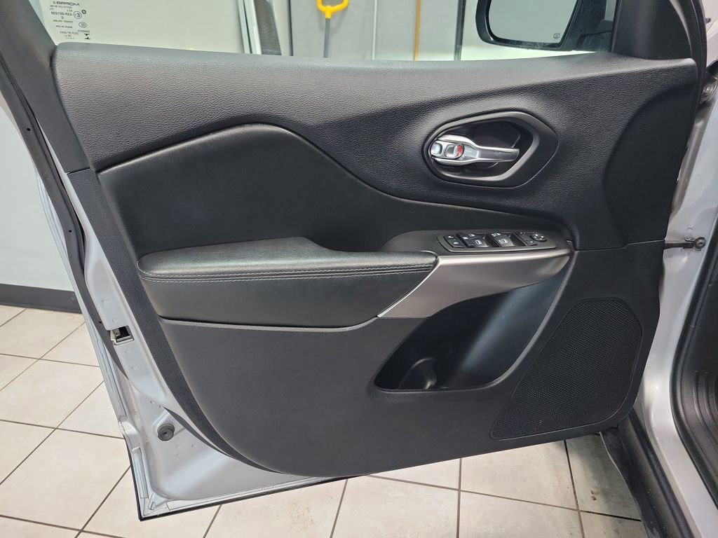 Used 2021 Jeep Cherokee Latitude Lux image 40