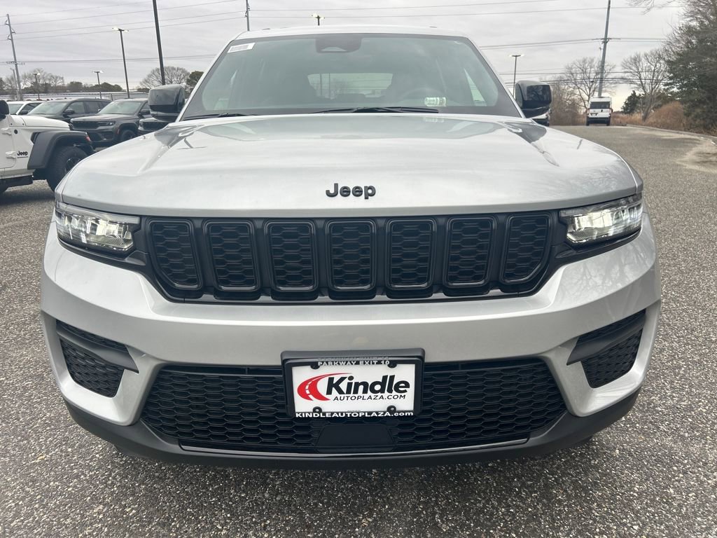 New 2025 Jeep Grand Cherokee Altitude image 2