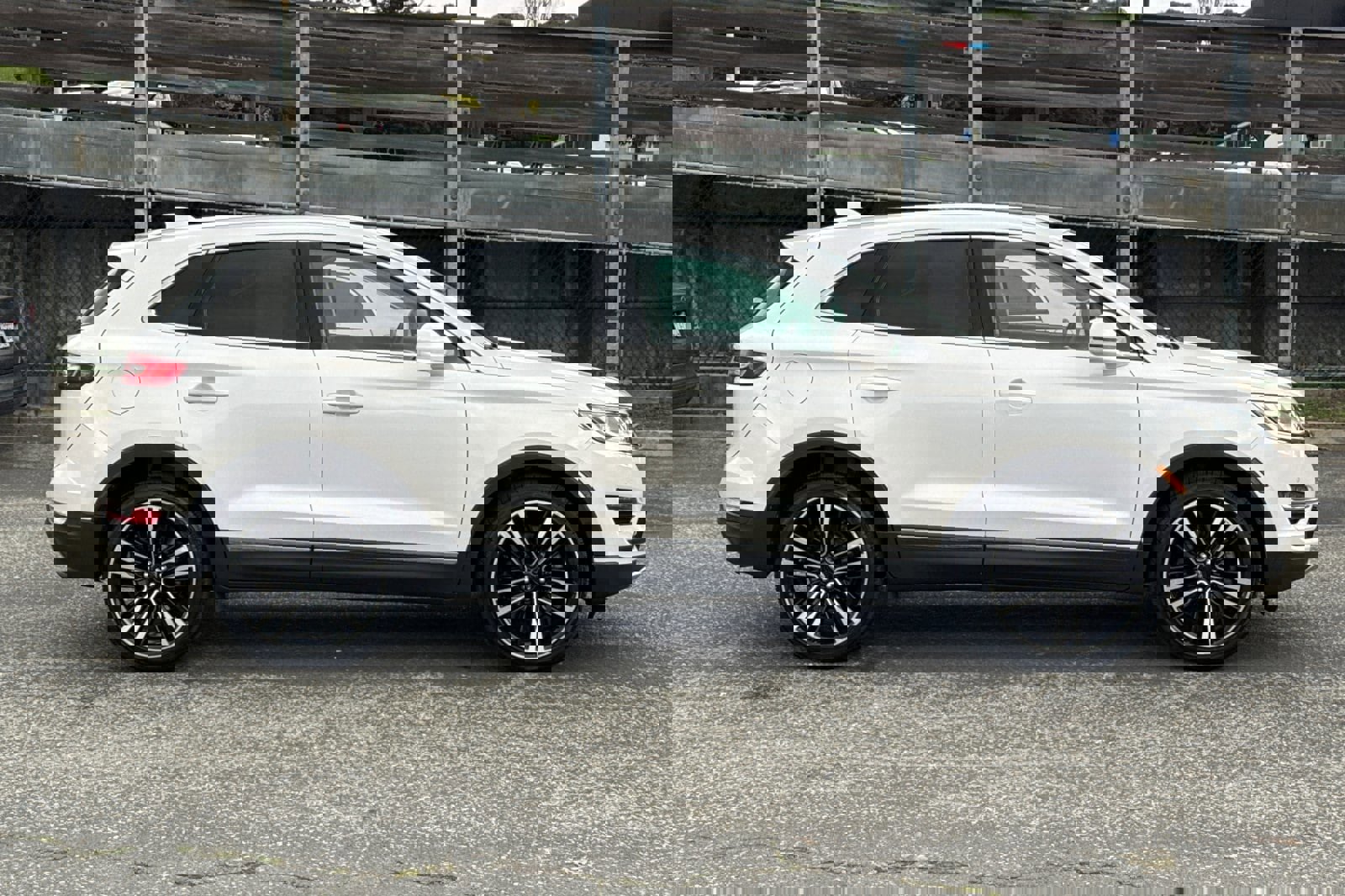 Used 2018 Lincoln MKC Reserve image 3