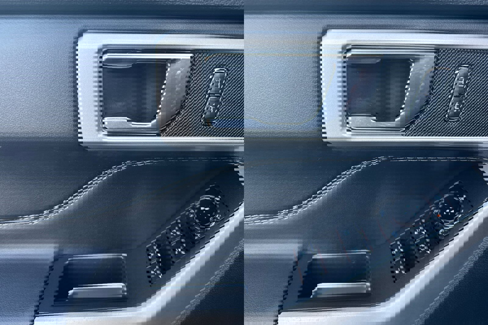 Certified 2022 Ford Explorer XLT w/ Equipment Group 202A image 12