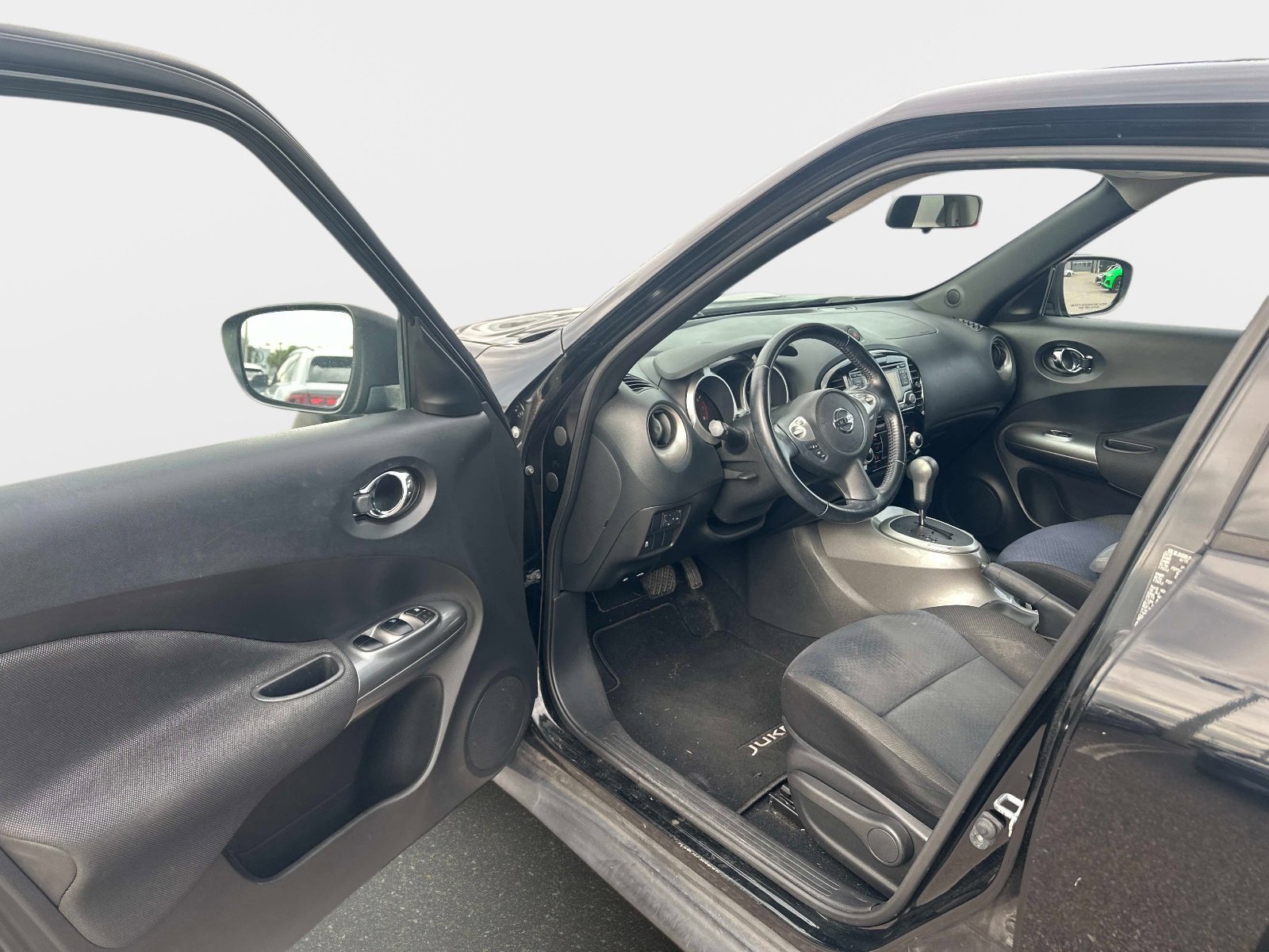 Used 2015 Nissan Juke SV FWD image 10