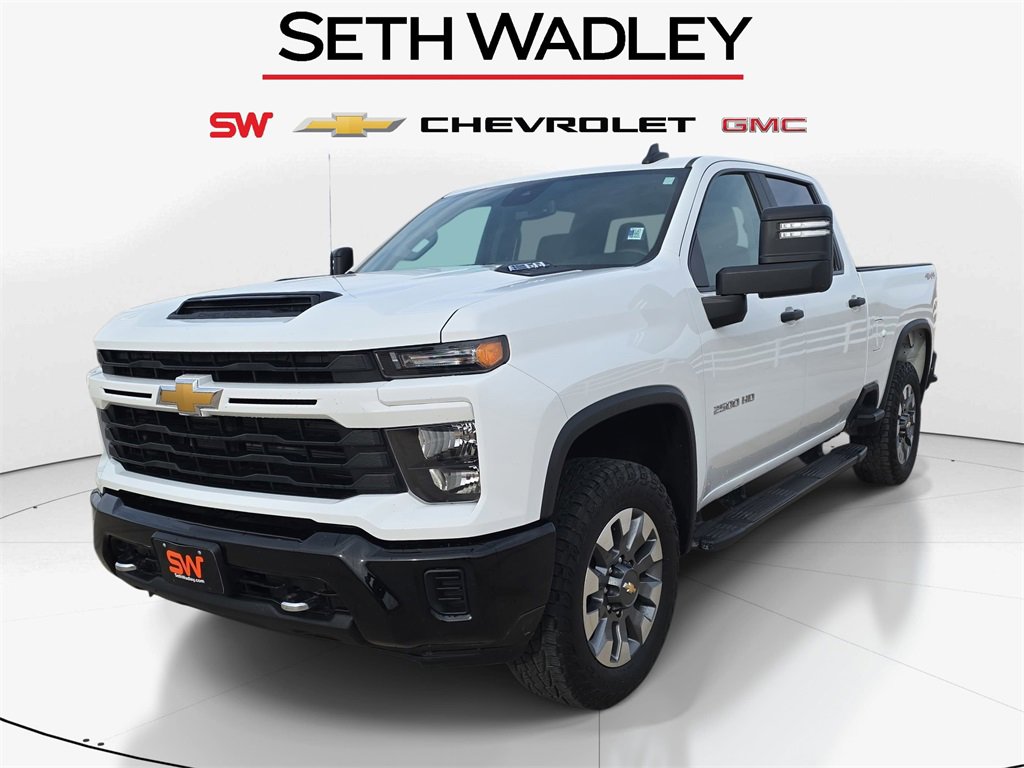 Used 2024 Chevrolet Silverado 2500 Custom w/ Custom Value Package image 3