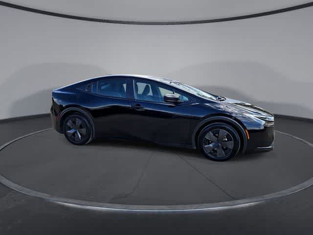 Used 2025 Toyota Prius LE FWD image 9