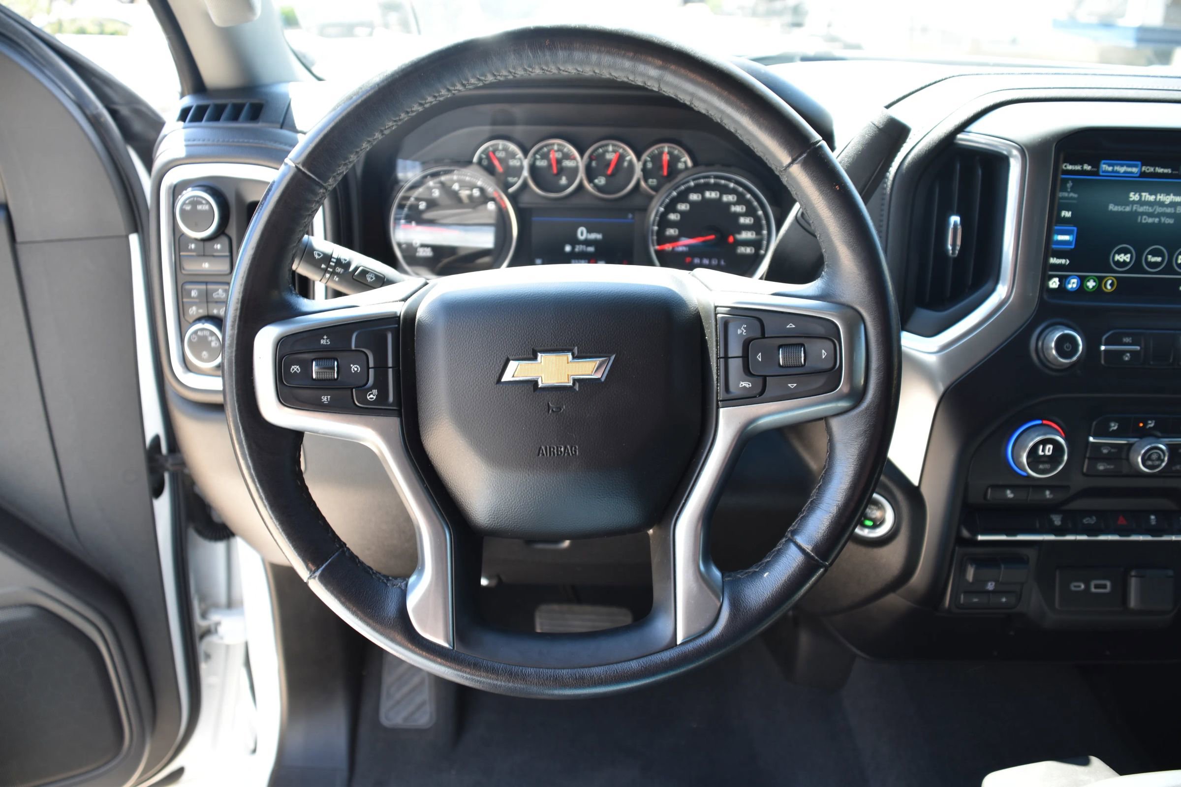 Used 2022 Chevrolet Silverado 3500 LT w/ Convenience Package image 16