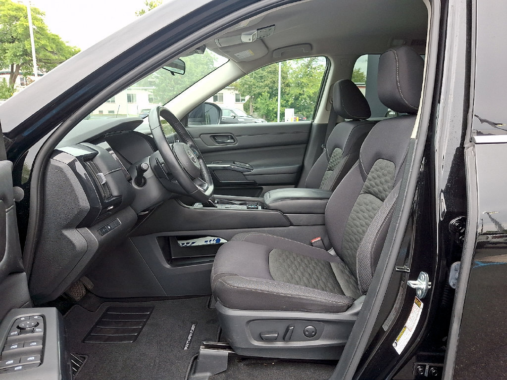 Used 2024 Nissan Pathfinder SV AWD/4WD image 15