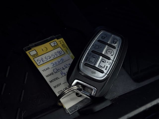 Used 2025 Chrysler Pacifica Limited FWD image 48
