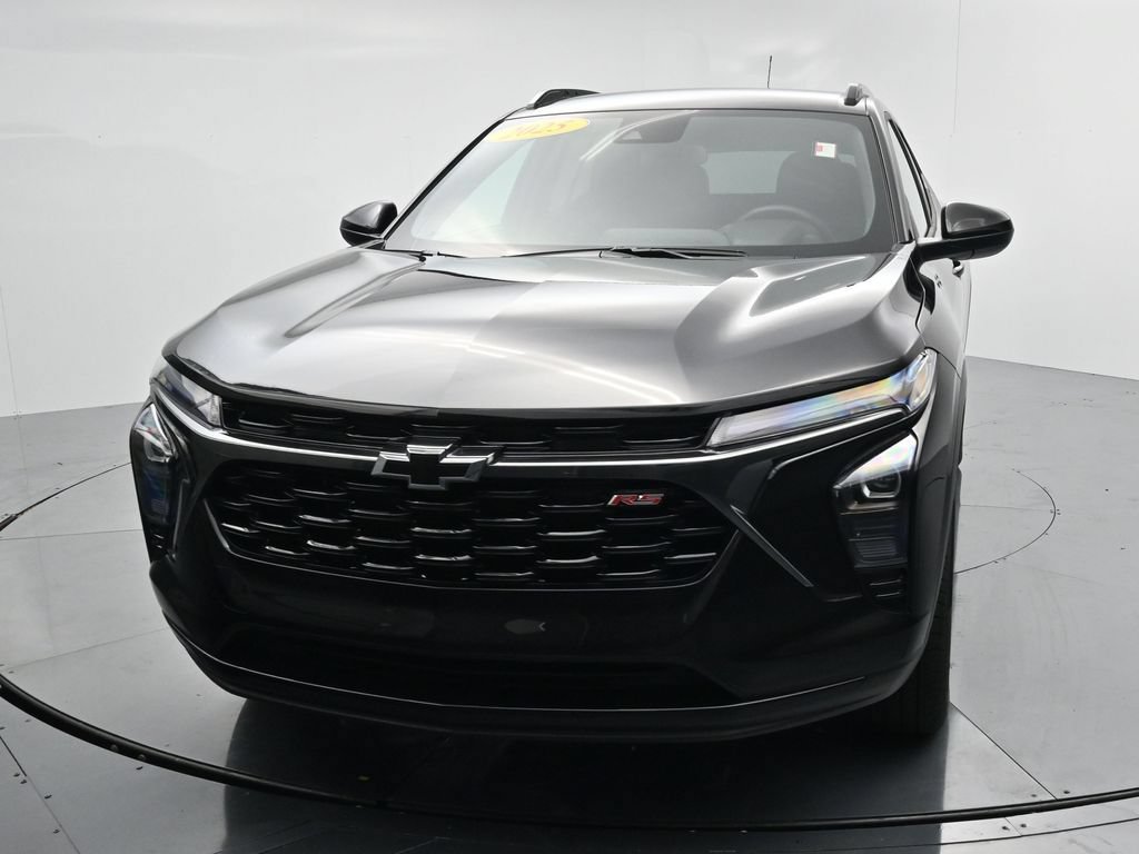 Used 2025 Chevrolet Trax RS w/ Driver Confidence Package FWD image 3