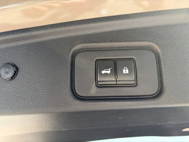 Used 2023 Nissan Pathfinder Platinum w/ Black Appearance Package AWD/4WD image 23
