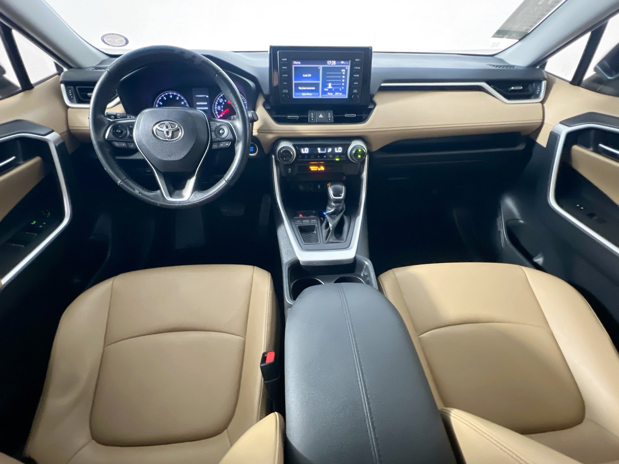 Used 2019 Toyota RAV4 XLE Premium FWD image 29