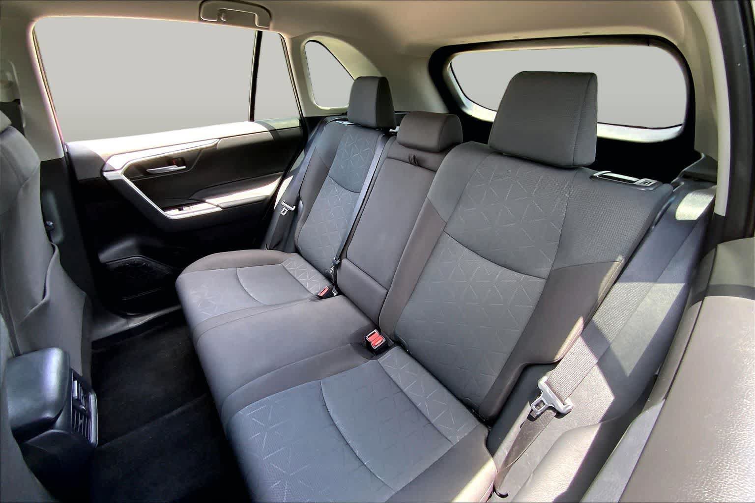 Used 2025 Toyota RAV4 XLE FWD image 20