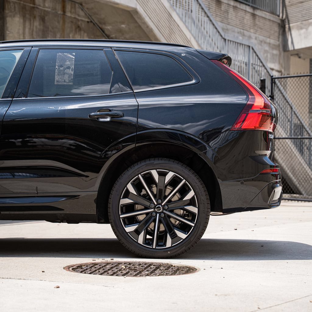 New 2026 Volvo XC60 T8 Ultra w/ Protection Package Premier AWD/4WD image 4