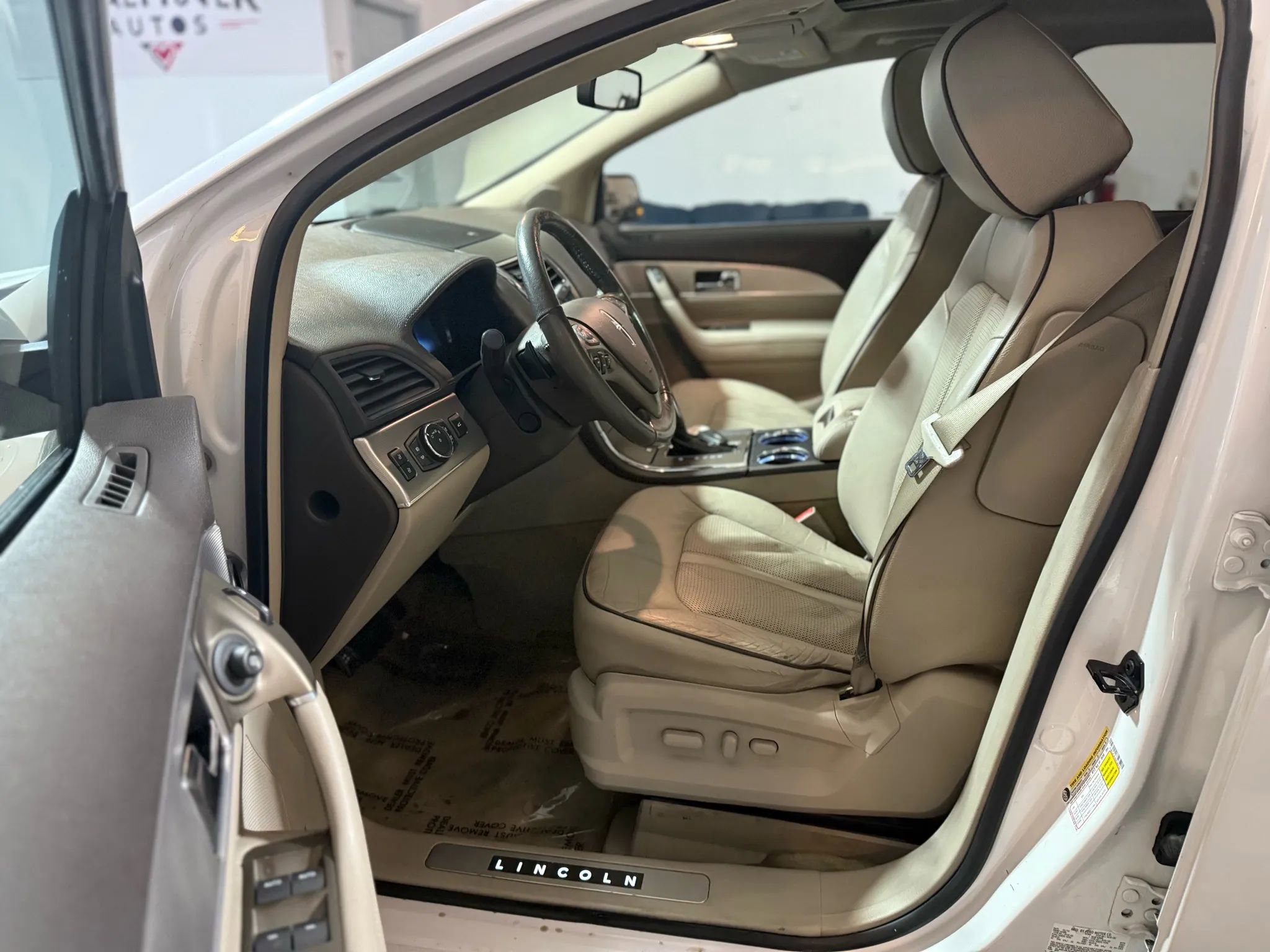 Used 2014 Lincoln MKX AWD w/ Equipment Group 102A image 27