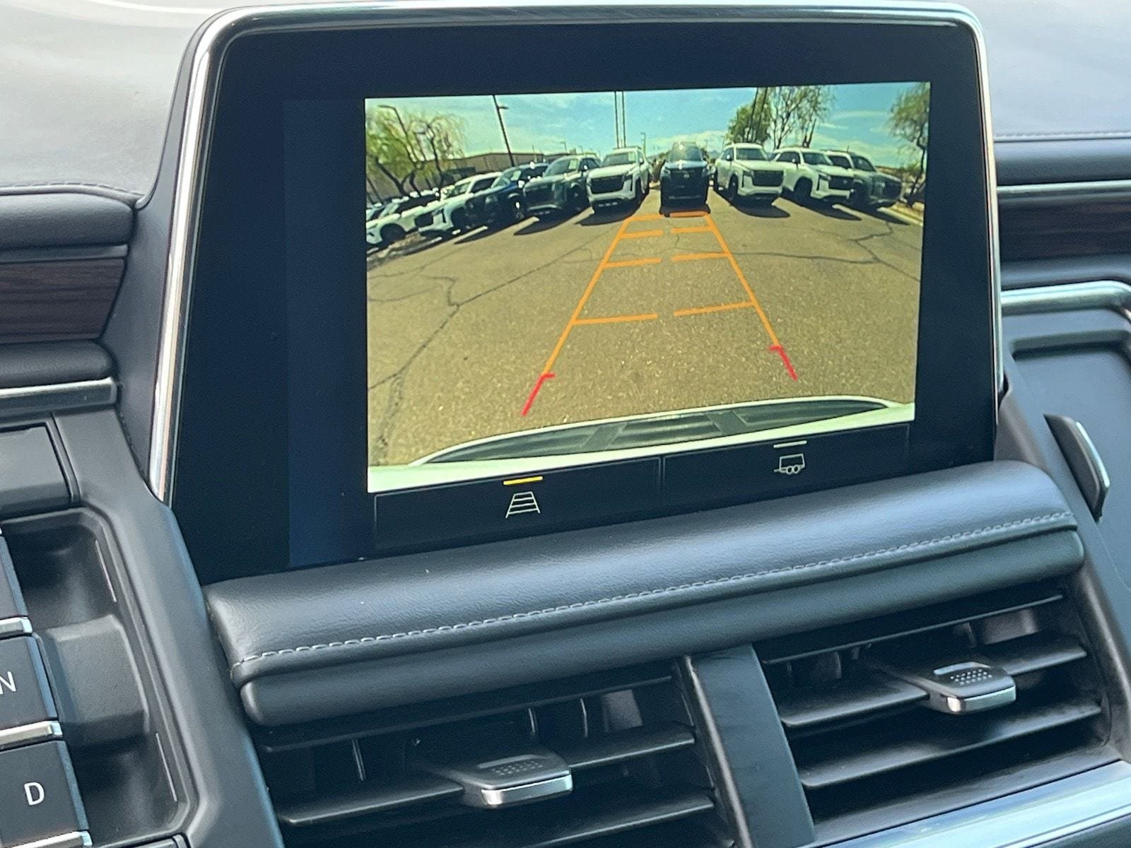 Used 2022 Chevrolet Suburban LT RWD image 26
