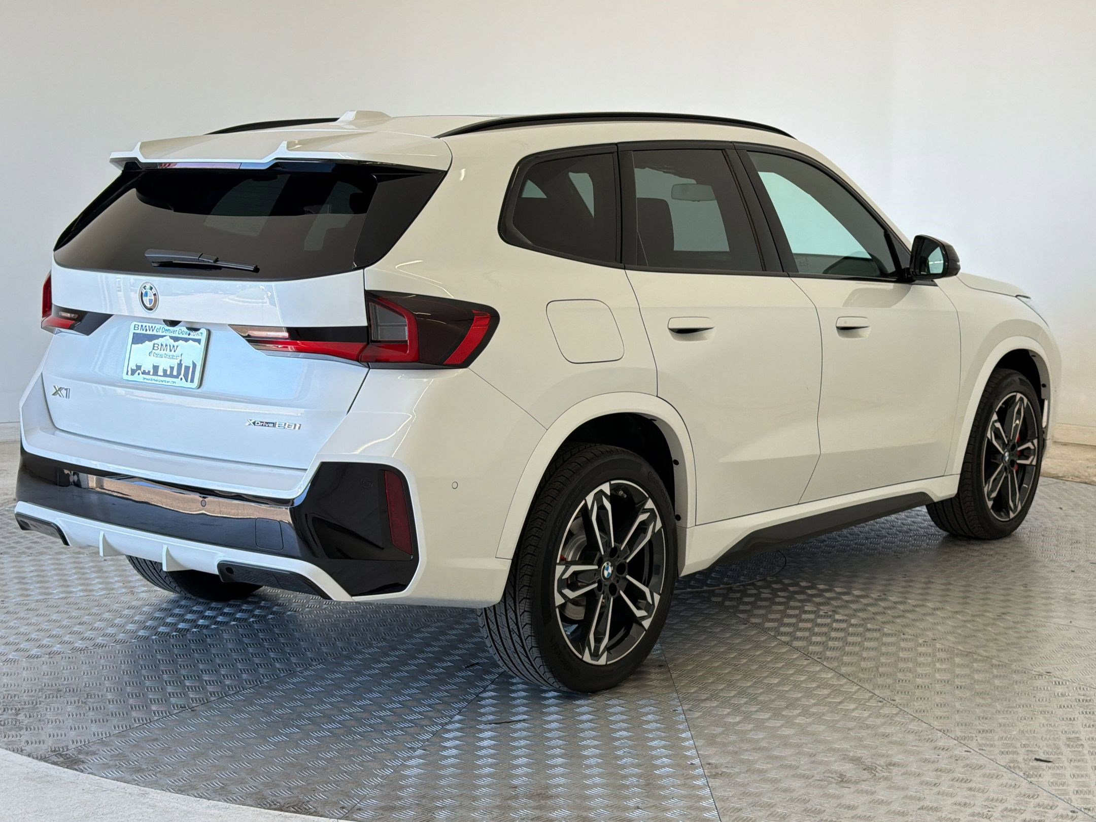 Used 2025 BMW X1 xDrive28i w/ Premium Package AWD/4WD image 9