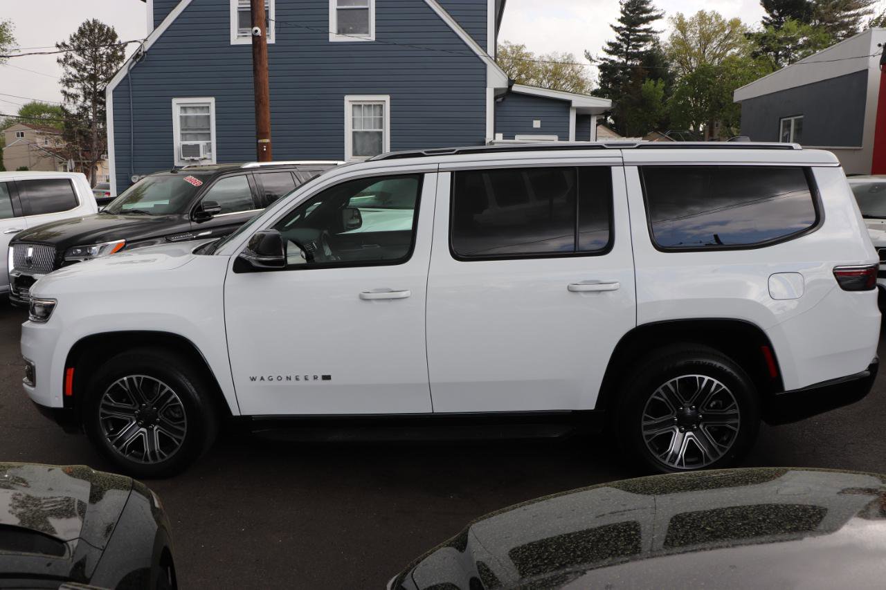Used 2024 Jeep Wagoneer Series II w/ Flexible Seating Group AWD/4WD image 2