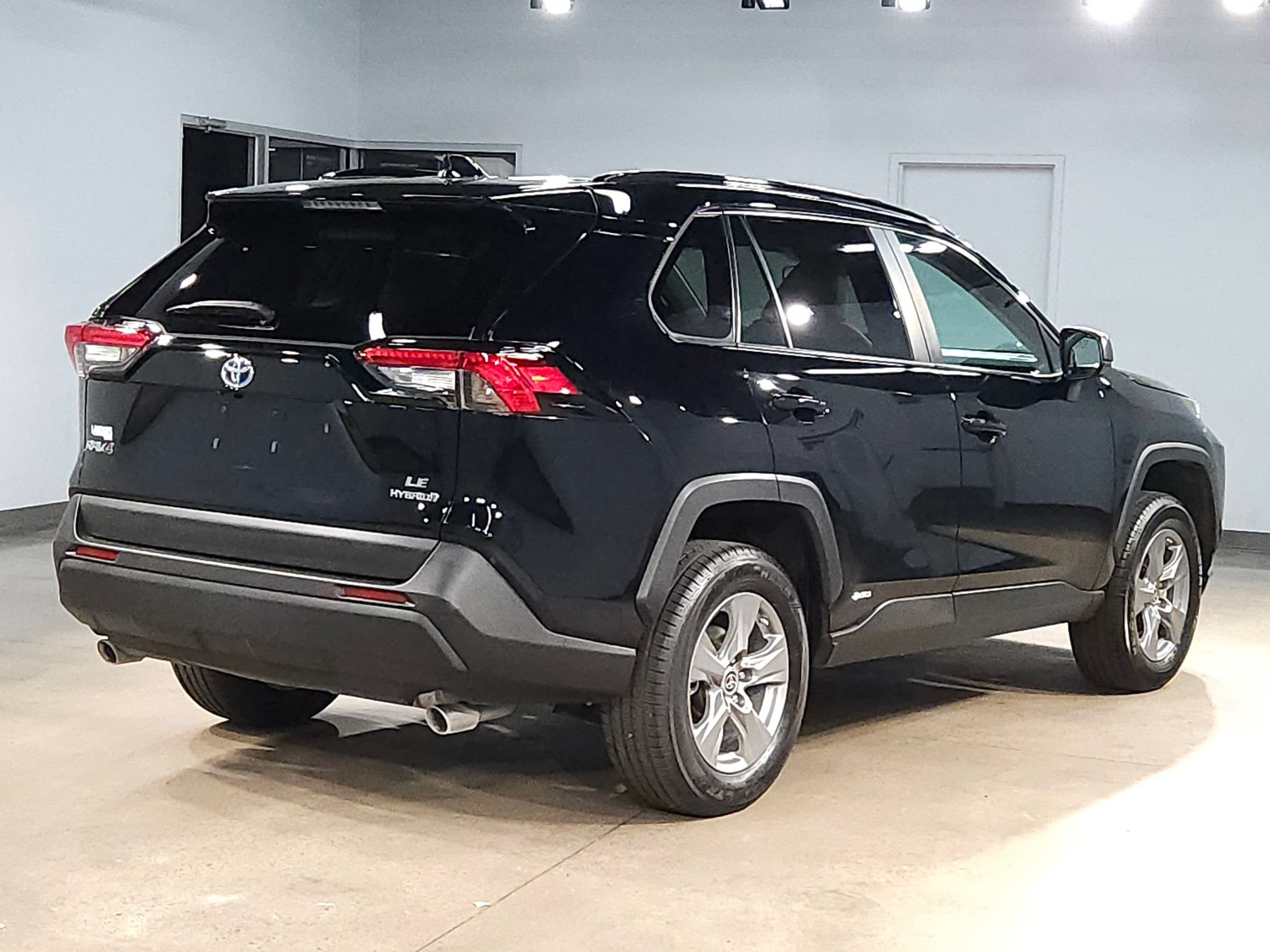 Used 2023 Toyota RAV4 LE AWD/4WD image 7