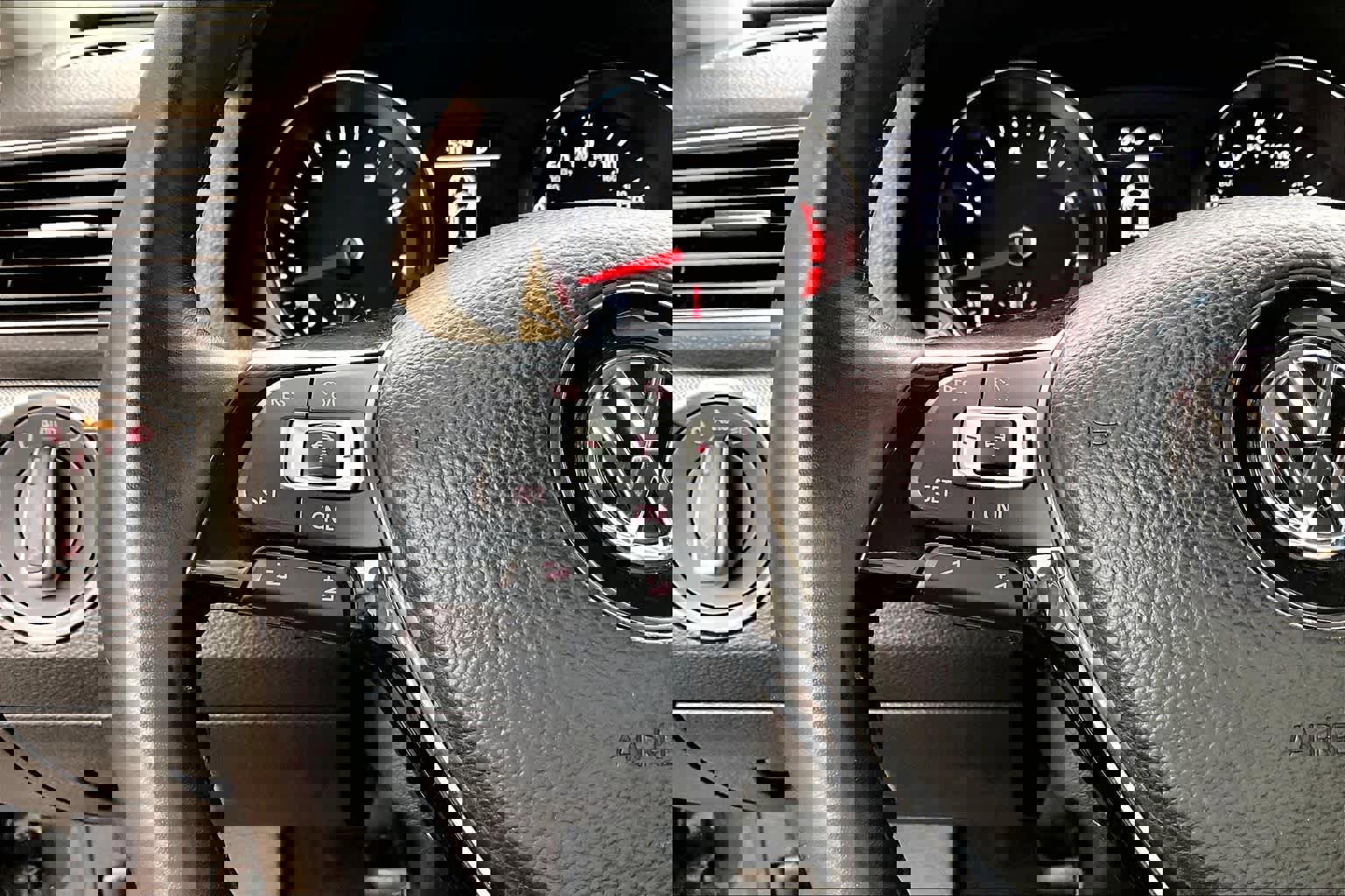 Used 2018 Volkswagen Passat 2.0T R-Line image 23